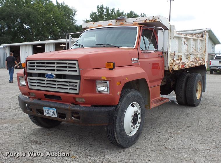 image for item FT9840 1988 Ford F700 dump truck