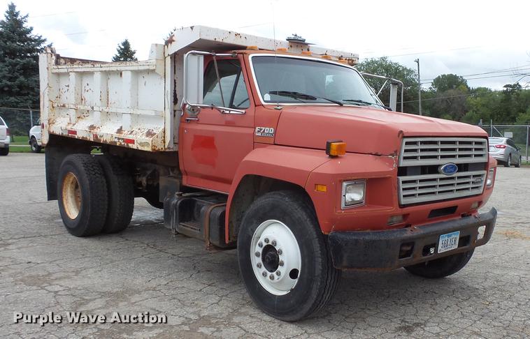 image for item FT9840 1988 Ford F700 dump truck
