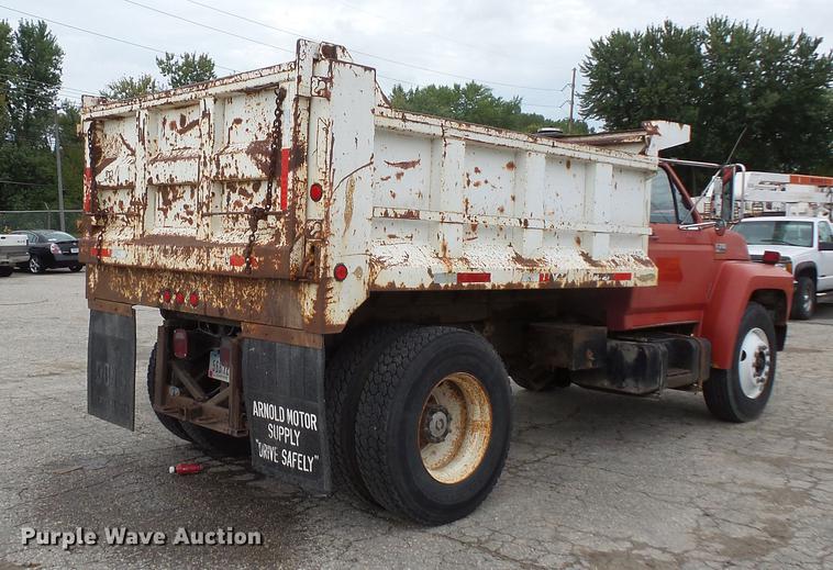 image for item FT9840 1988 Ford F700 dump truck
