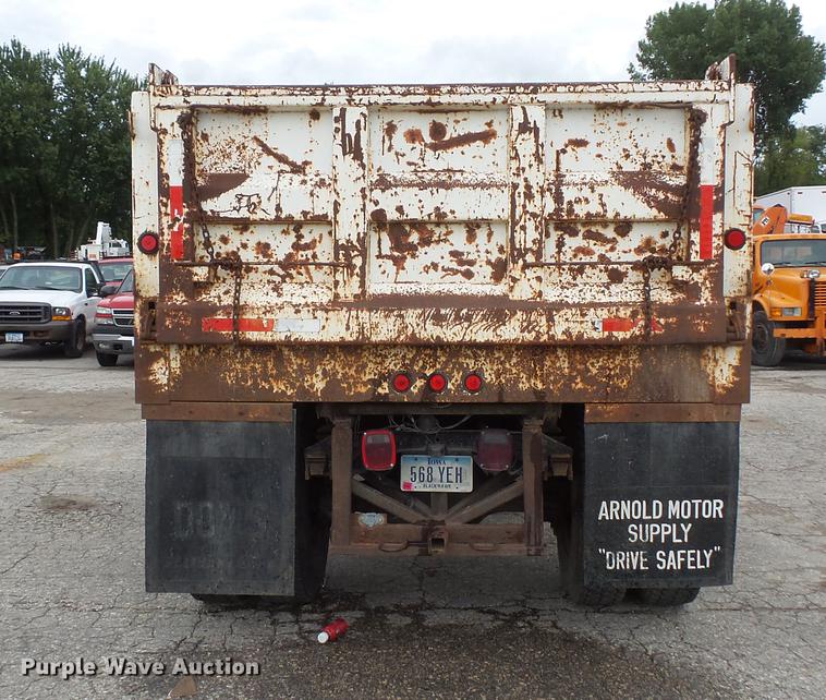 image for item FT9840 1988 Ford F700 dump truck
