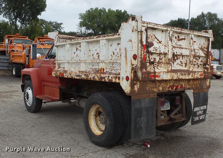 image for item FT9840 1988 Ford F700 dump truck