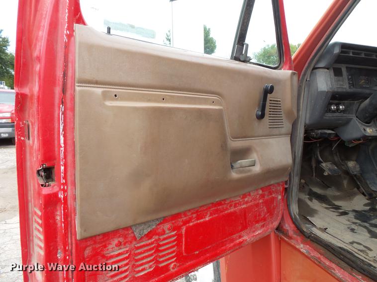 image for item FT9840 1988 Ford F700 dump truck