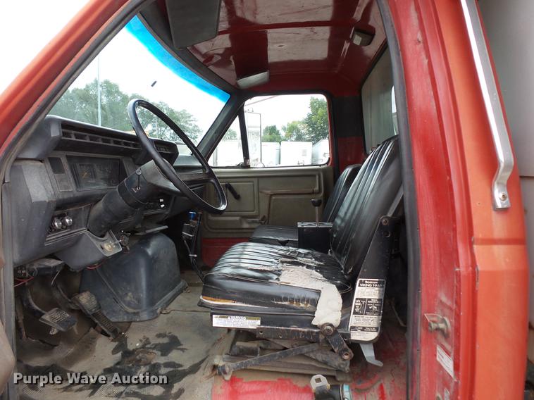 image for item FT9840 1988 Ford F700 dump truck
