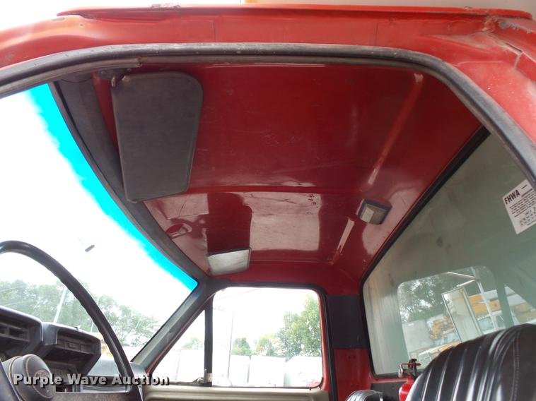 image for item FT9840 1988 Ford F700 dump truck