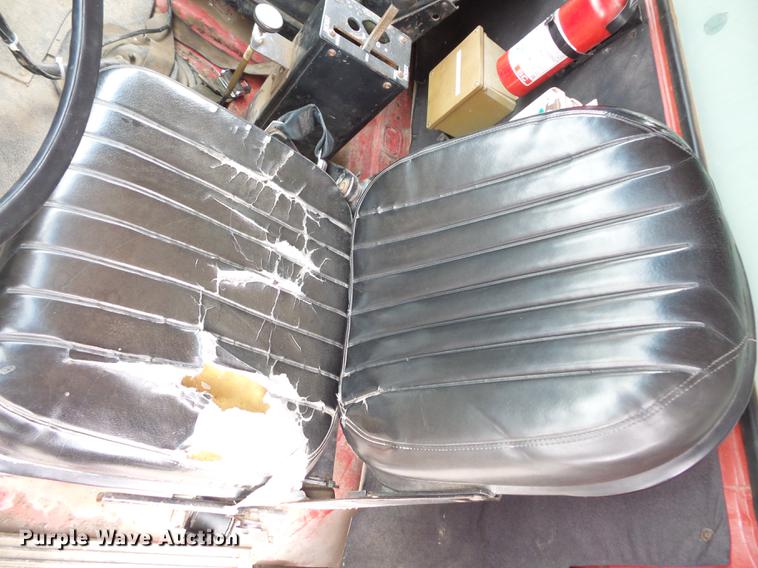 image for item FT9840 1988 Ford F700 dump truck