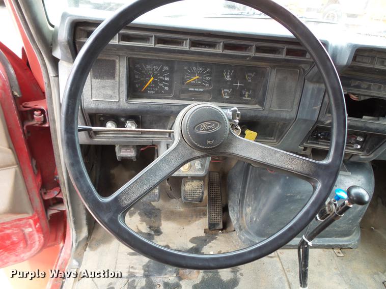 image for item FT9840 1988 Ford F700 dump truck