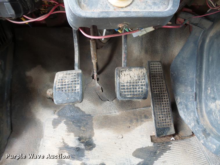 image for item FT9840 1988 Ford F700 dump truck