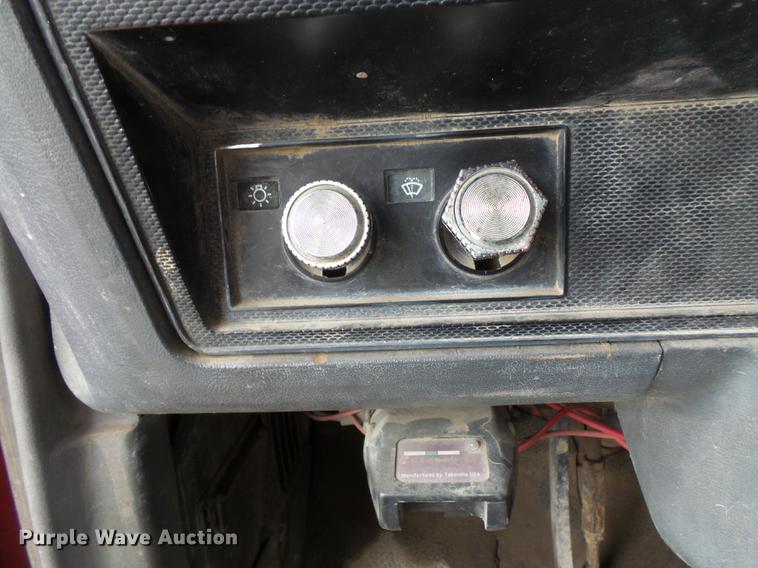 image for item FT9840 1988 Ford F700 dump truck