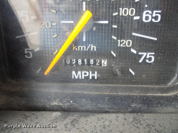 image for item FT9840 1988 Ford F700 dump truck