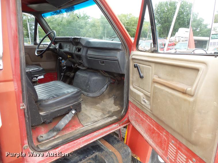 image for item FT9840 1988 Ford F700 dump truck