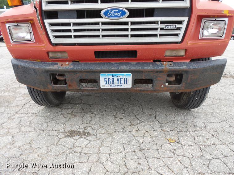 image for item FT9840 1988 Ford F700 dump truck