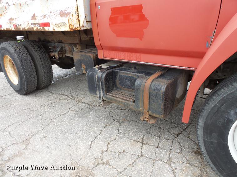image for item FT9840 1988 Ford F700 dump truck