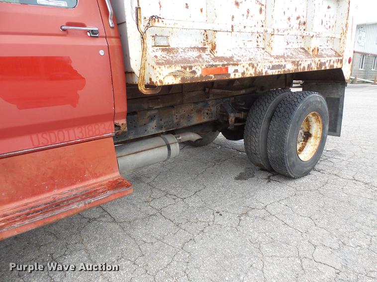 image for item FT9840 1988 Ford F700 dump truck
