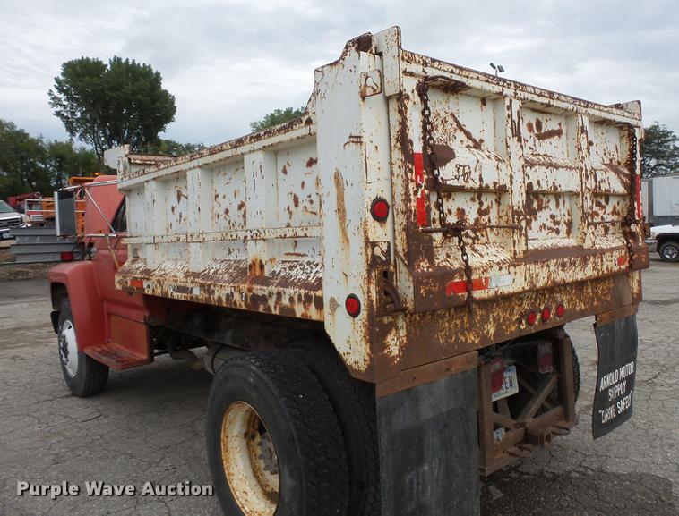 image for item FT9840 1988 Ford F700 dump truck