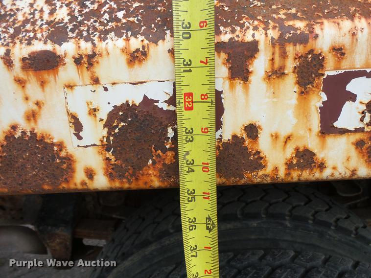 image for item FT9840 1988 Ford F700 dump truck