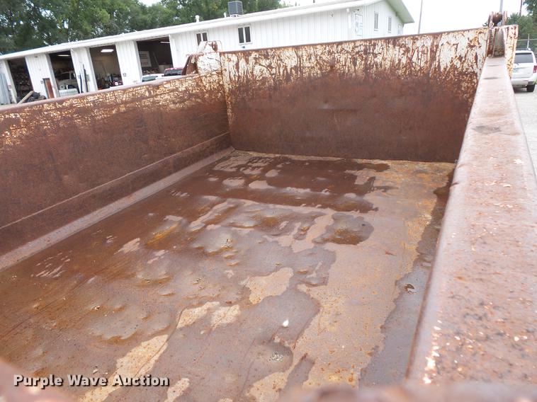 image for item FT9840 1988 Ford F700 dump truck