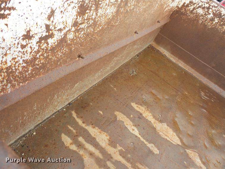 image for item FT9840 1988 Ford F700 dump truck