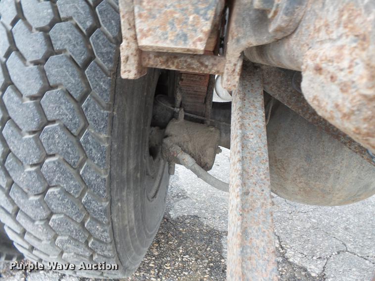 image for item FT9840 1988 Ford F700 dump truck