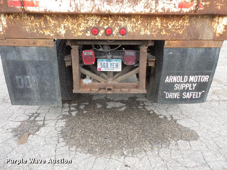 image for item FT9840 1988 Ford F700 dump truck