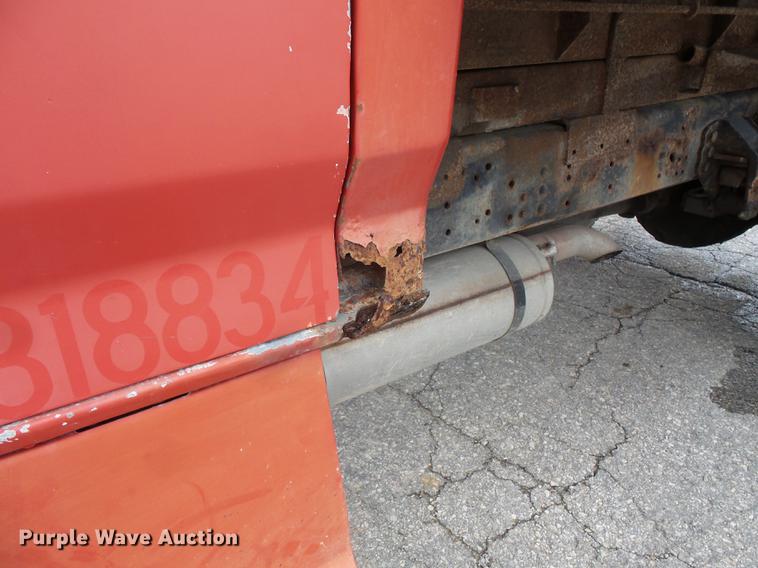 image for item FT9840 1988 Ford F700 dump truck