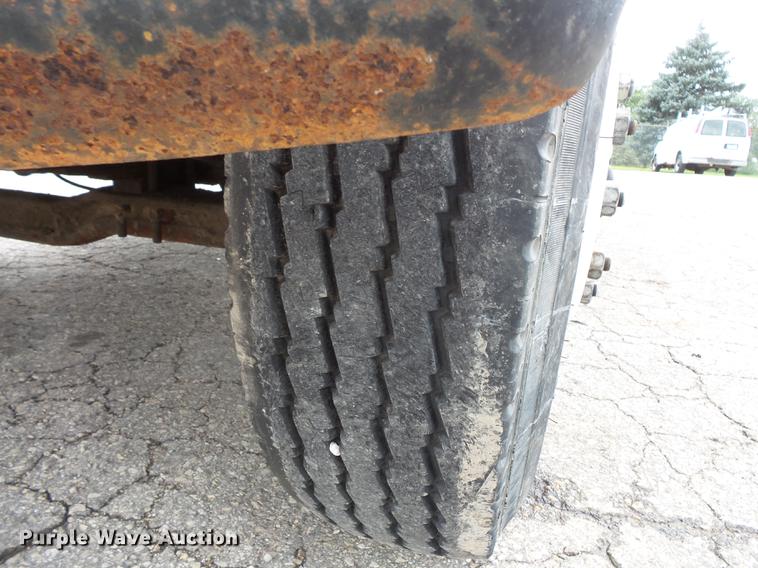 image for item FT9840 1988 Ford F700 dump truck