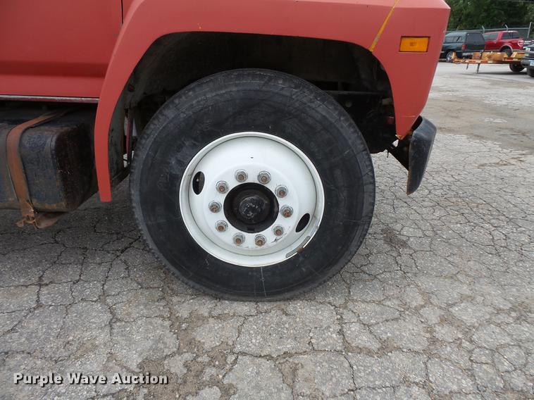 image for item FT9840 1988 Ford F700 dump truck