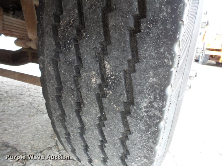 image for item FT9840 1988 Ford F700 dump truck