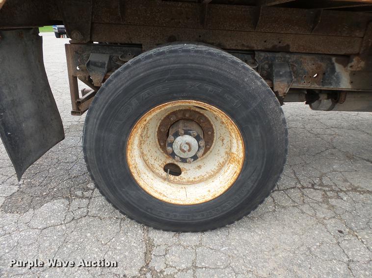 image for item FT9840 1988 Ford F700 dump truck