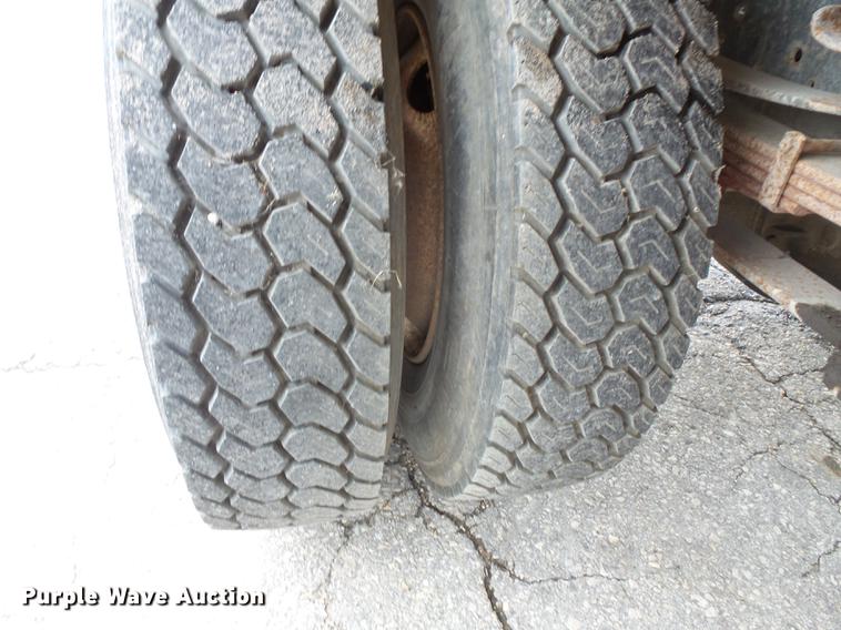 image for item FT9840 1988 Ford F700 dump truck