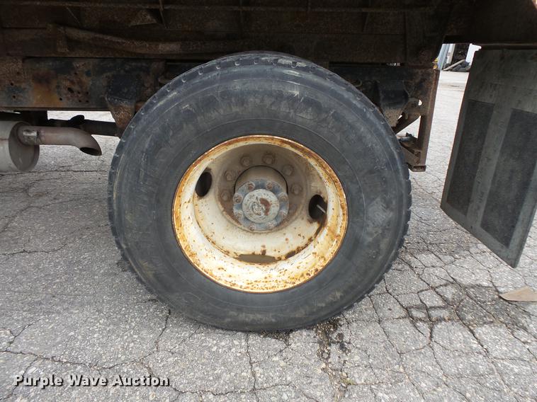 image for item FT9840 1988 Ford F700 dump truck