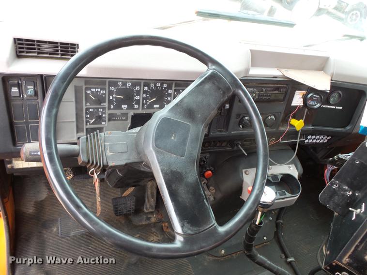 image for item FT9841 1997 International 4700 dump truck