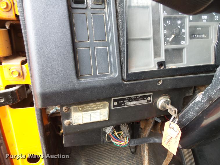 image for item FT9841 1997 International 4700 dump truck