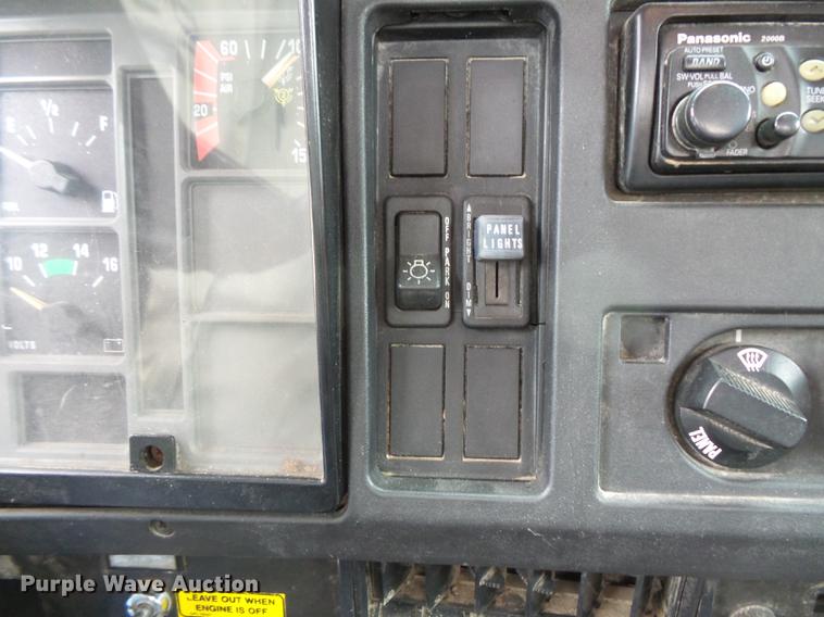 image for item FT9841 1997 International 4700 dump truck