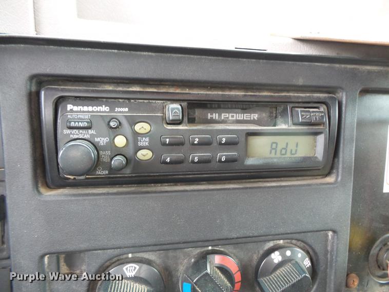 image for item FT9841 1997 International 4700 dump truck