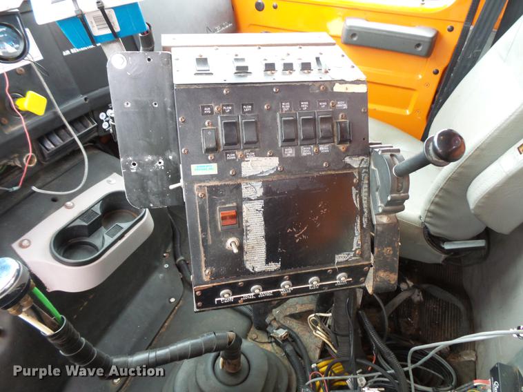 image for item FT9841 1997 International 4700 dump truck