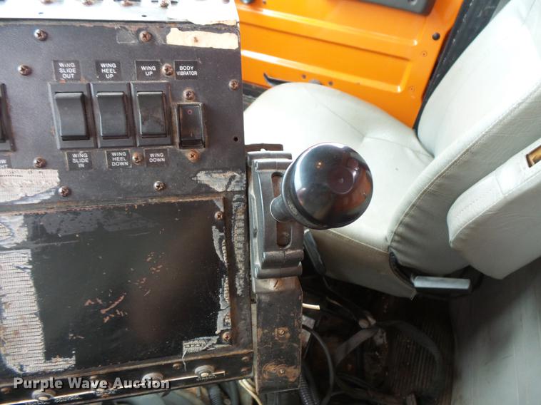 image for item FT9841 1997 International 4700 dump truck