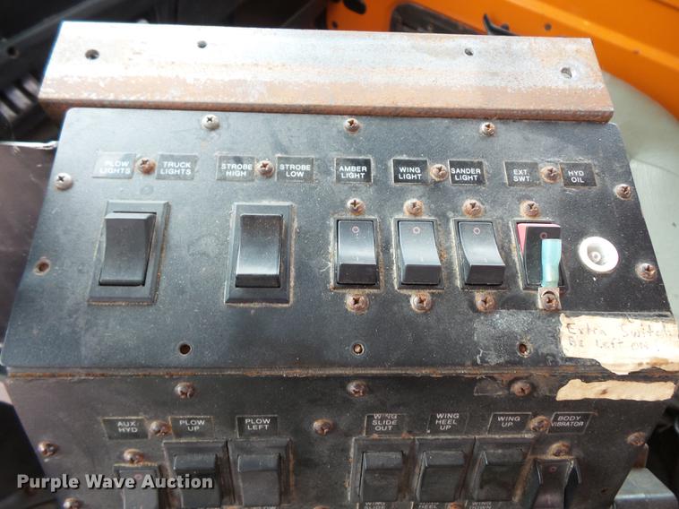 image for item FT9841 1997 International 4700 dump truck