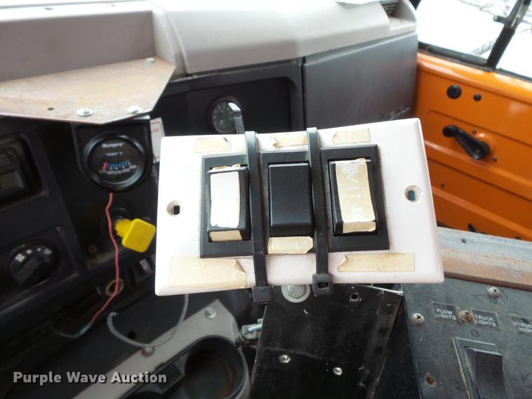 image for item FT9841 1997 International 4700 dump truck