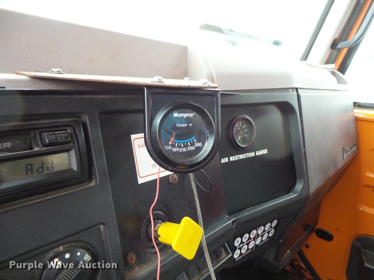 image for item FT9841 1997 International 4700 dump truck