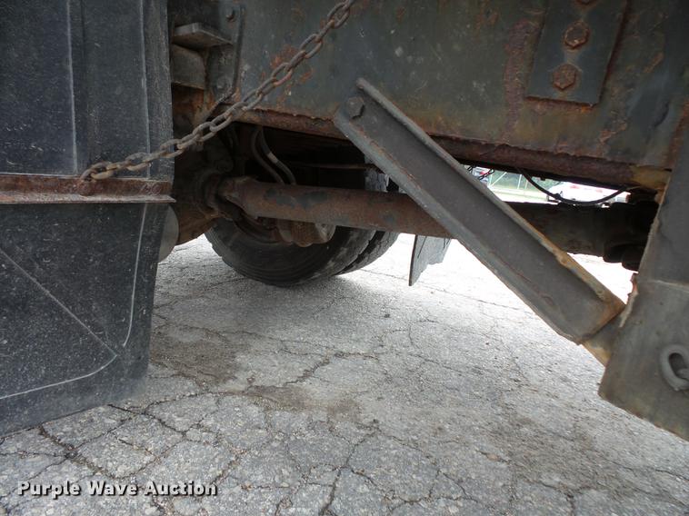 image for item FT9841 1997 International 4700 dump truck