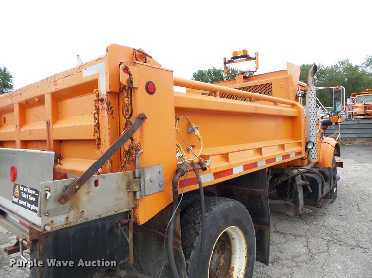 image for item FT9841 1997 International 4700 dump truck