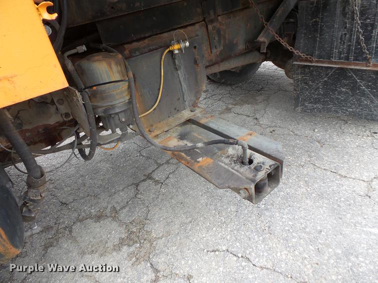 image for item FT9841 1997 International 4700 dump truck