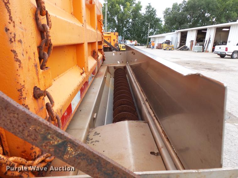 image for item FT9841 1997 International 4700 dump truck