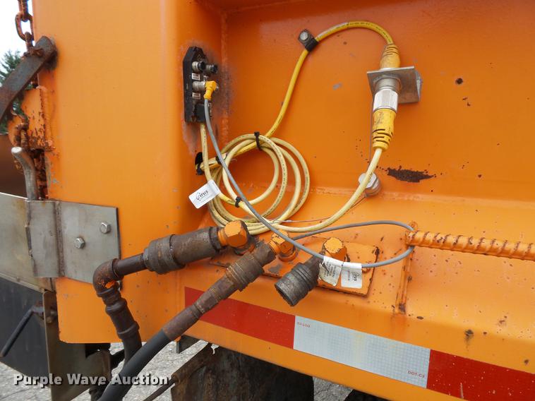 image for item FT9841 1997 International 4700 dump truck