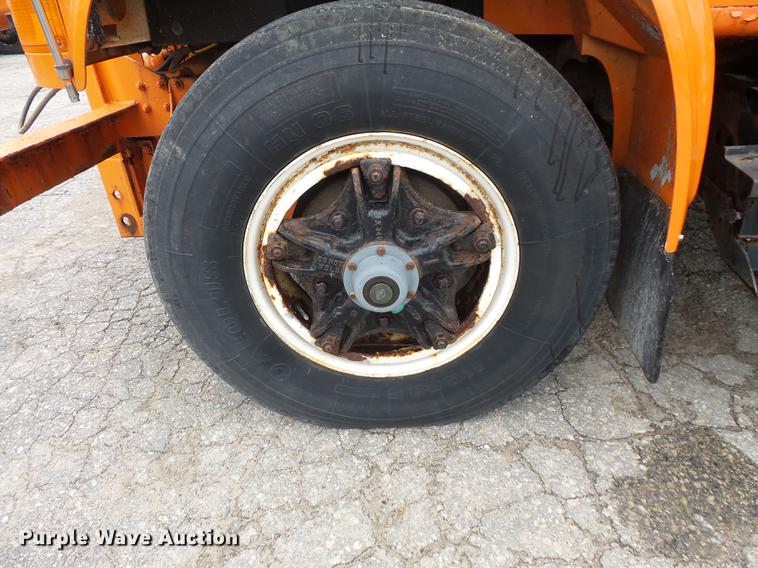 image for item FT9841 1997 International 4700 dump truck