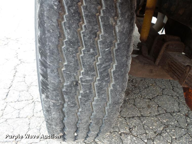 image for item FT9841 1997 International 4700 dump truck