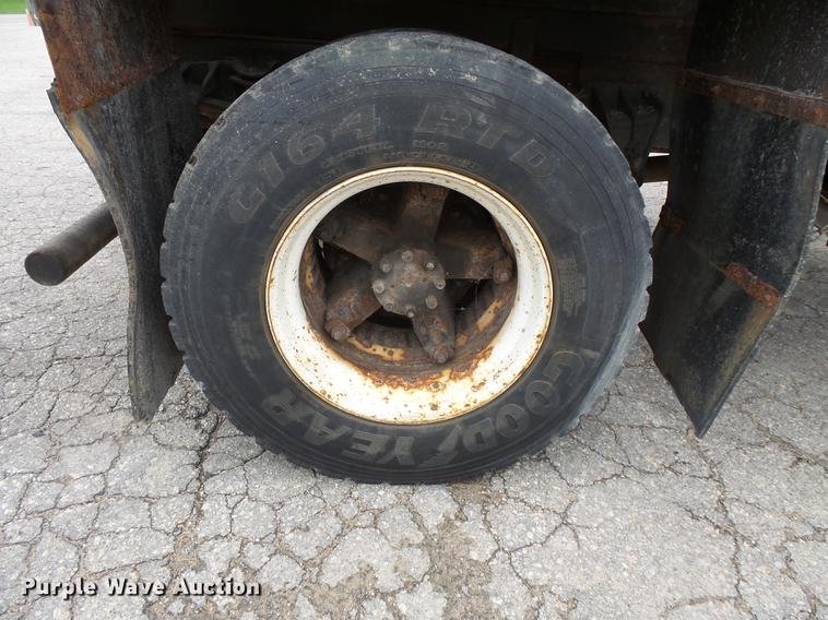 image for item FT9841 1997 International 4700 dump truck