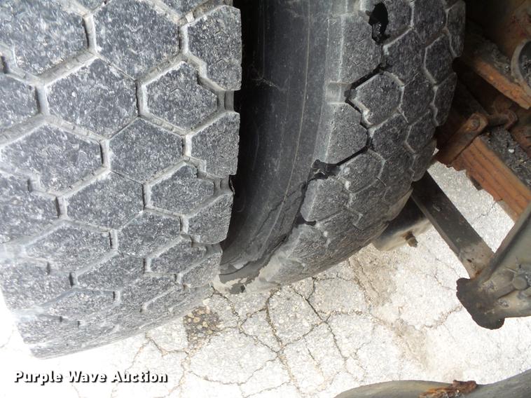 image for item FT9841 1997 International 4700 dump truck