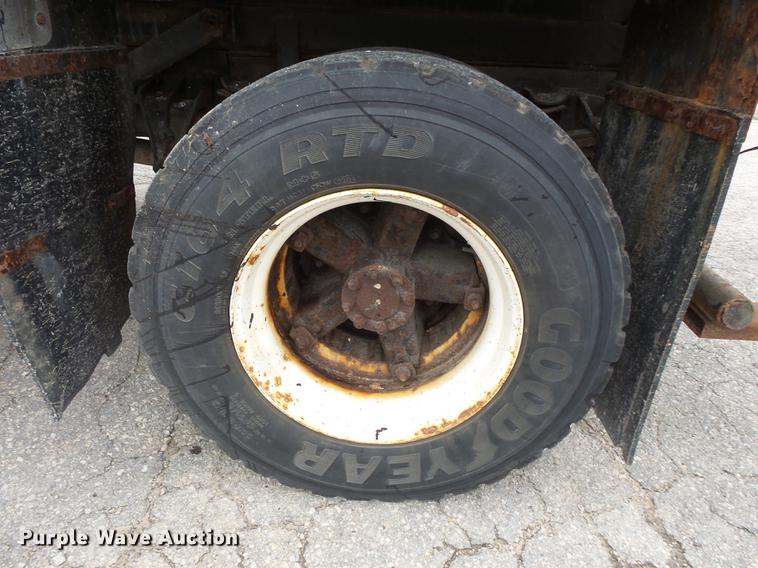 image for item FT9841 1997 International 4700 dump truck