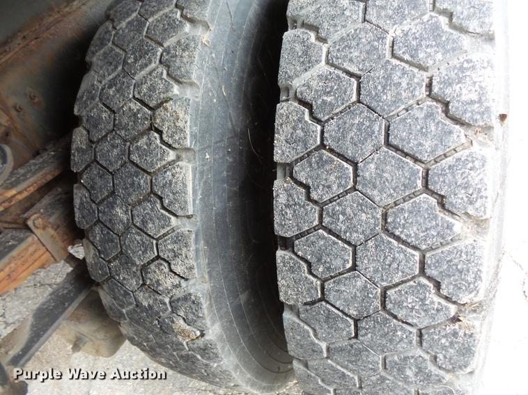 image for item FT9841 1997 International 4700 dump truck